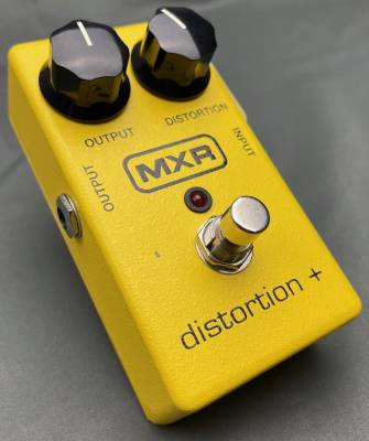 MXR M104 - Distortion + Pedal 2